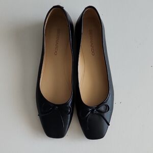 Bernardo Women's Classic Black Flats